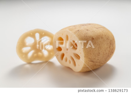 蓮藕的橫切面和切片 138629173