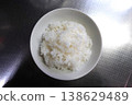 白米飯放在茶碗裡 138629489