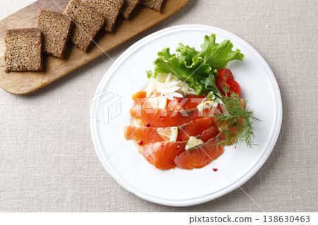 Marinated smoked salmon and rye bread 138630463