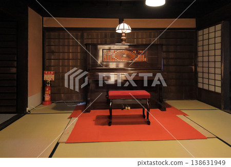 A room facing the earthen floor of the Ohara Residence in the Kurashiki Bikan Historical Quarter. A room facing the earthen floor of the Ohara Residence in the Kurashiki Bikan Historical Quarter. 138631949