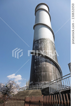 A landscape with cherry blossoms at the Fureai Plaza of the Saku Power Plant in Shibukawa City. 138632050
