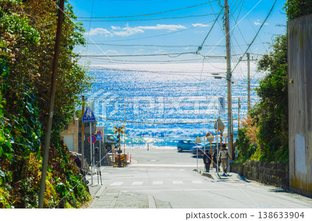 Shonan Beach where the winter sun shines in front of Kamakura High School Shonan Beach where the winter sun shines in front of Kamakura High School 138633904