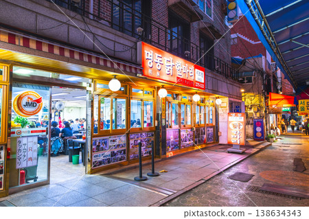 首爾,東大門辣炒排骨街(部分畫面為柔焦效果) 首爾,東大門辣炒排骨街(部分畫面為柔焦效果) 138634343