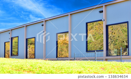A rooms made of glass and metal for shops or offices. Construction industry. Rental property. A rooms made of glass and metal for shops or offices. Construction industry. Rental property. 138634634