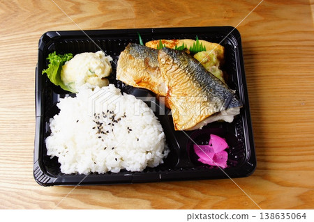 鹹鯖魚便當盒(日式料理) 鹹鯖魚便當盒(日式料理) 138635064