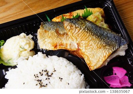 鹹鯖魚便當盒(日式料理) 鹹鯖魚便當盒(日式料理) 138635067