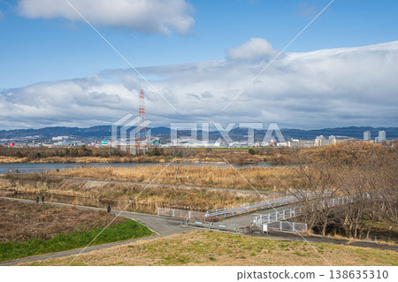 Yodogawa River scenery: View from Hirakata City towards Takatsuki City, Hirakata City, Osaka Prefecture Yodogawa River scenery: View from Hirakata City towards Takatsuki City, Hirakata City, Osaka Prefecture 138635310