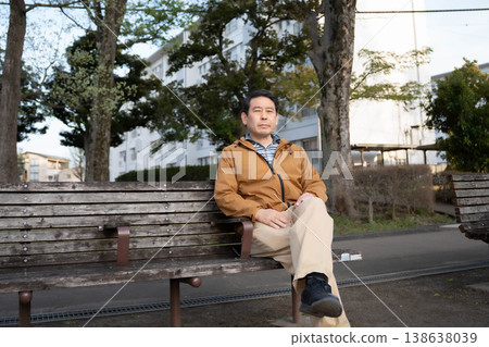 Senior man resting on a bench Senior man resting on a bench 138638039