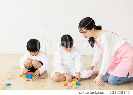 幼兒園老師 138638143