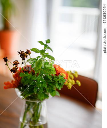 A small flower arrangement in a vase on the table 138639964