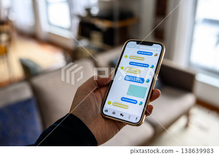 View the chat screen on your smartphone View the chat screen on your smartphone 138639983