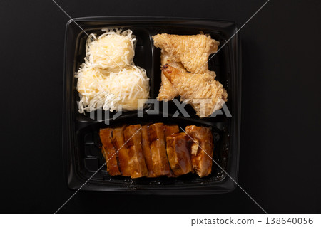 中式小菜(紅燒肉、魷魚燒賣、扇貝春捲) 中式小菜(紅燒肉、魷魚燒賣、扇貝春捲) 138640056