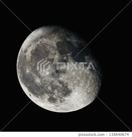 Moon Moon 138640674
