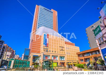 4月8日，從日本東京眺望，可以看到胡蘿蔔塔和三軒茶屋車站前的其他地標。 138641343