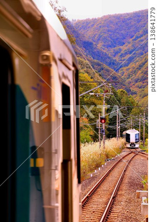 "Autumn in Southern Aizu": A train journey through the vibrant autumn colors of Southern Aizu... Yagan Railway [Naka-Miyori Onsen Station] "Limited Express Liberty Aizu" 138641779