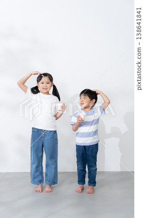 Boys and girls drinking milk 138641841