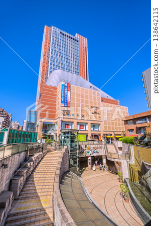 4月8日，從日本東京眺望，可以看到胡蘿蔔塔和三軒茶屋車站前的其他地標。 138642115