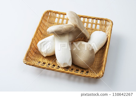 king oyster mushroom 138642267
