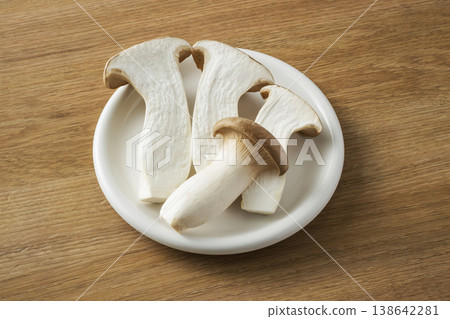 king oyster mushroom 138642281