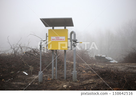 The gas distribution unit is located in the field. The gas distribution unit is located in the field. 138642516