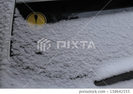 The car window is covered with snow. The car window is covered with snow. 138642555