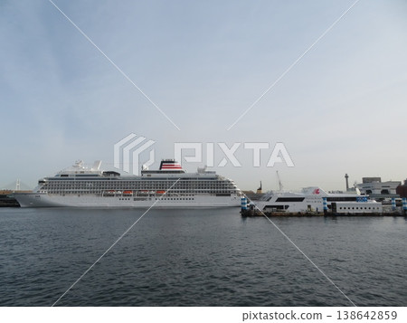 Cruise ship Cruise ship 138642859
