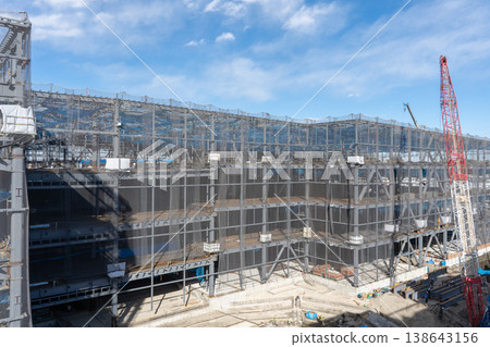 大型鋼結構建築工地及起重機作業：城市發展中的施工場景 1 138643156