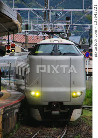 特快列車「黑潮」287系列連接京都/大阪和南紀… 特快列車「黑潮」287系列連接京都/大阪和南紀… 138643221