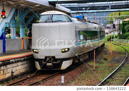特快列車「黑潮」287系列連接京都/大阪和南紀… 特快列車「黑潮」287系列連接京都/大阪和南紀… 138643222