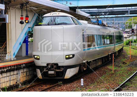 特快列車「黑潮」287系列連接京都/大阪和南紀… 特快列車「黑潮」287系列連接京都/大阪和南紀… 138643223