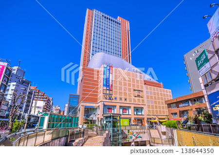4月8日，從日本東京眺望，可以看到胡蘿蔔塔和三軒茶屋車站前的其他地標。 138644350