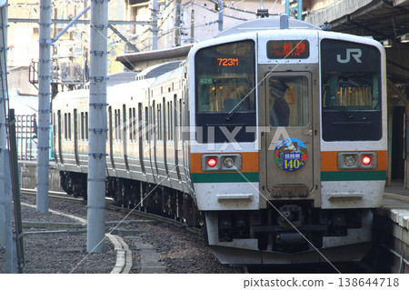 Joetsu Line 211 series train (Shin'etsu Main Line 140th Anniversary Commemorative Headmark) 138644718