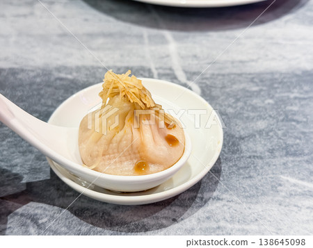 Steamed dishes. Delicious xiao long bao (soup dumplings) filled with juicy meat, eaten with a spoon. Topped with ginger and black vinegar. Steamed dishes. Delicious xiao long bao (soup dumplings) filled with juicy meat, eaten with a spoon. Topped with ginger and black vinegar. 138645098