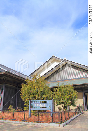 從愛知縣名古屋市看到的名古屋能劇場。 從愛知縣名古屋市看到的名古屋能劇場。 138645935