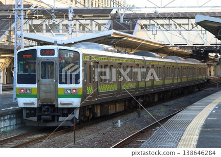 Joetsu Line 211 series with arrow feather pattern (updated train: Takasaki ⇔ Minakami) Joetsu Line 211 series with arrow feather pattern (updated train: Takasaki ⇔ Minakami) 138646284