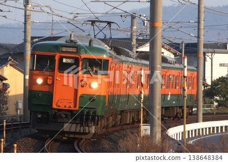 [JR-V] Hakubi Line 115 Series Train (Shonan Color Train) 138648384