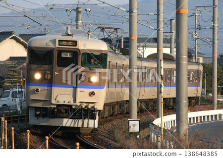 【JR-V】白眉線115系列更新塗裝（4節車廂列車：直達山陽本線） 138648385