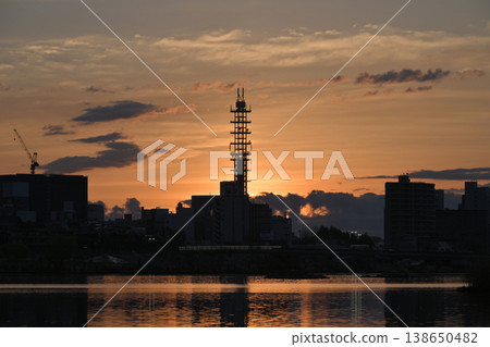湖畔和塔樓 湖畔和塔樓 138650482