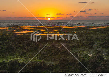 屋久島（神靈居住的地方）一年中的第一個日出（冬天） 138655863