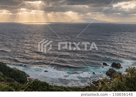 Sunset over the East China Sea: Yakushima Island, where gods reside (winter) Sunset over the East China Sea: Yakushima Island, where gods reside (winter) 138656148