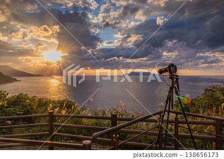 Sunset over the East China Sea: Yakushima Island, where gods reside (winter) Sunset over the East China Sea: Yakushima Island, where gods reside (winter) 138656173