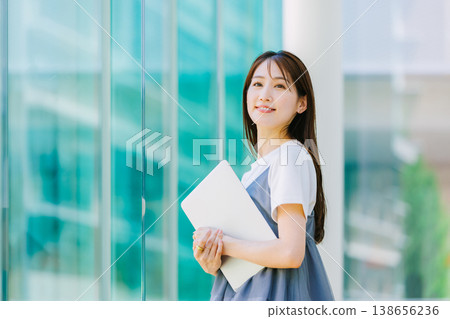Business woman working in the office Business woman working in the office 138656236