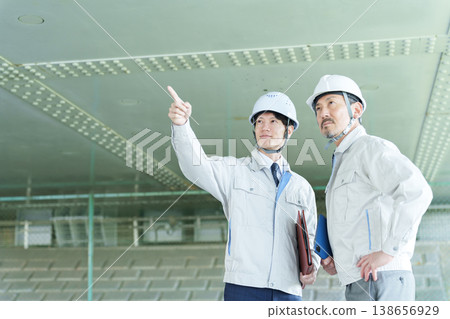 檢查建築物的工程師 138656929