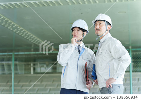 檢查建築物的工程師 138656934