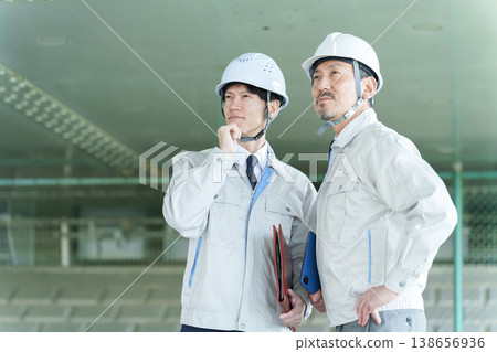 檢查建築物的工程師 138656936