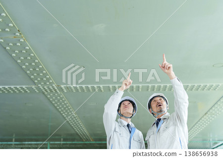 檢查建築物的工程師 138656938