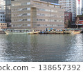 Houseboat 138657392