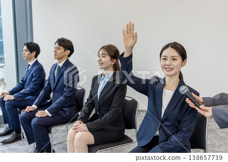商業團體向公司提問；職業發展；中級職業招聘 138657739