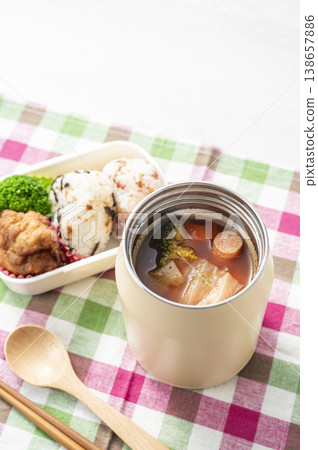 罐裝湯午餐：蔬菜湯 138657886
