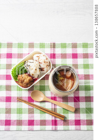 Soup jar lunch: Minestrone soup 138657888